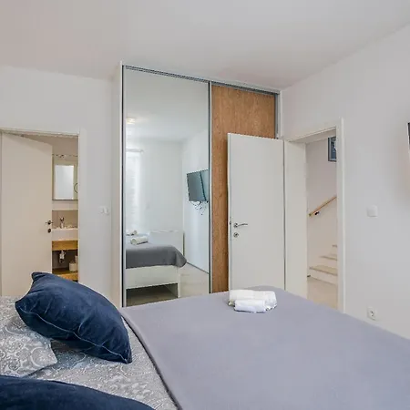 Nyaraló Awesome In Novigrad With Kitchen Novigrad Istria