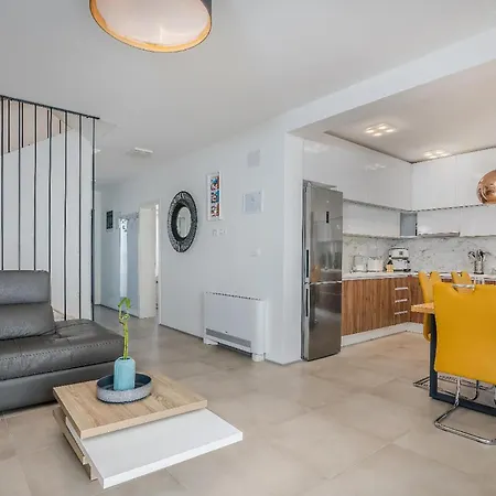 Awesome In Novigrad With Kitchen