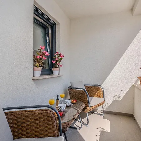 Awesome In Novigrad With Kitchen Vikendica *